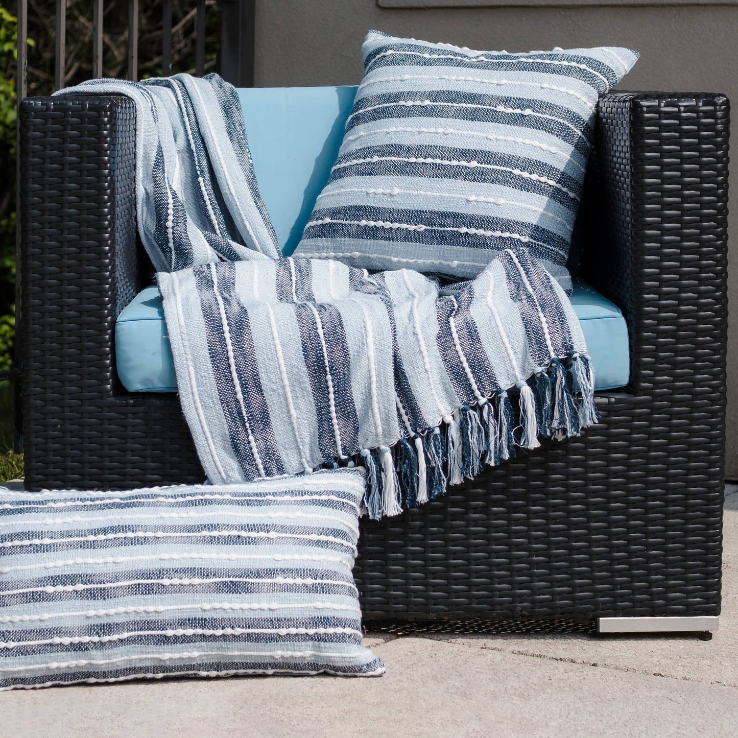 Romy  Striped Indoor/Outdoor  Pillow: Blue