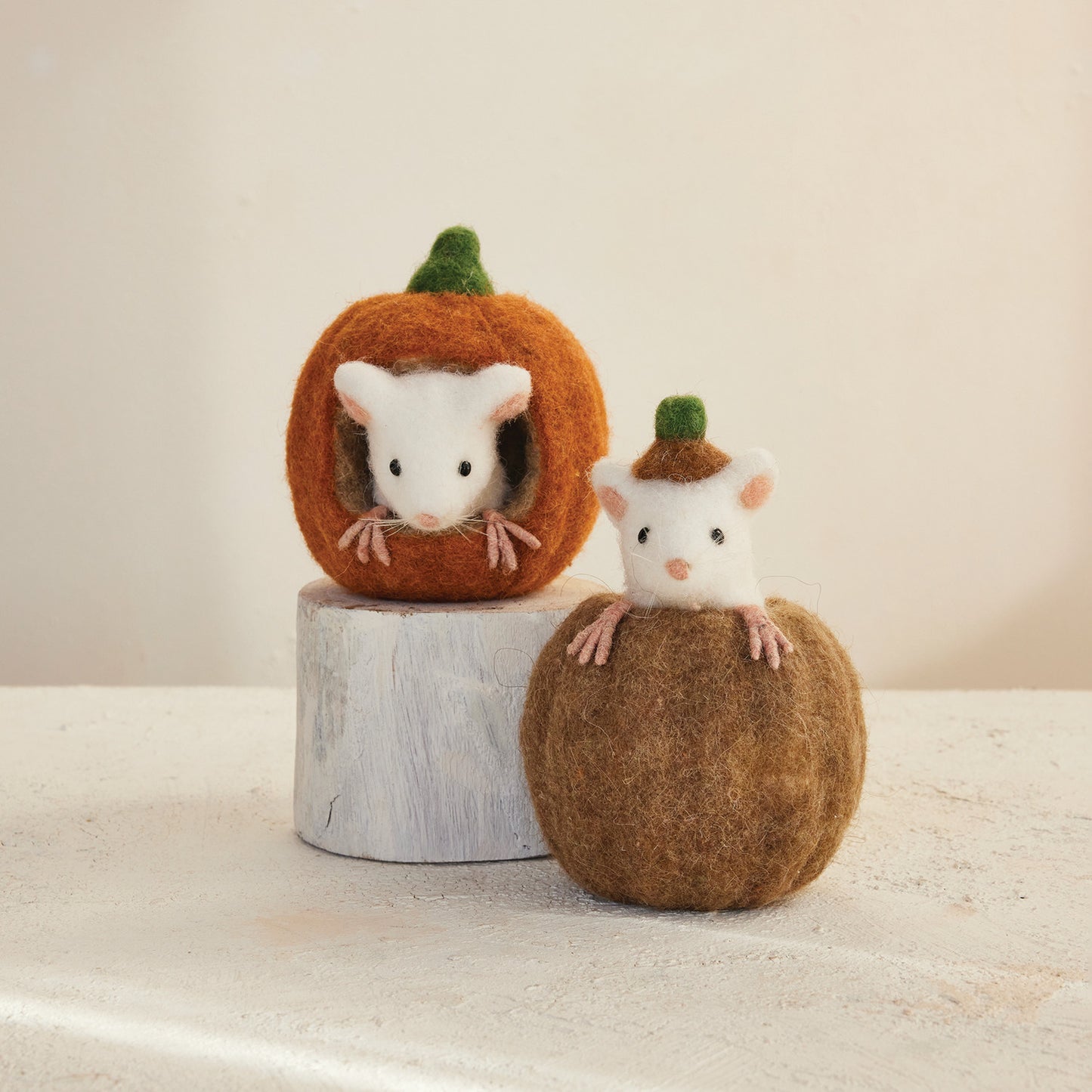Wool Felt Pumpkin w/Mouse (2 Styles)